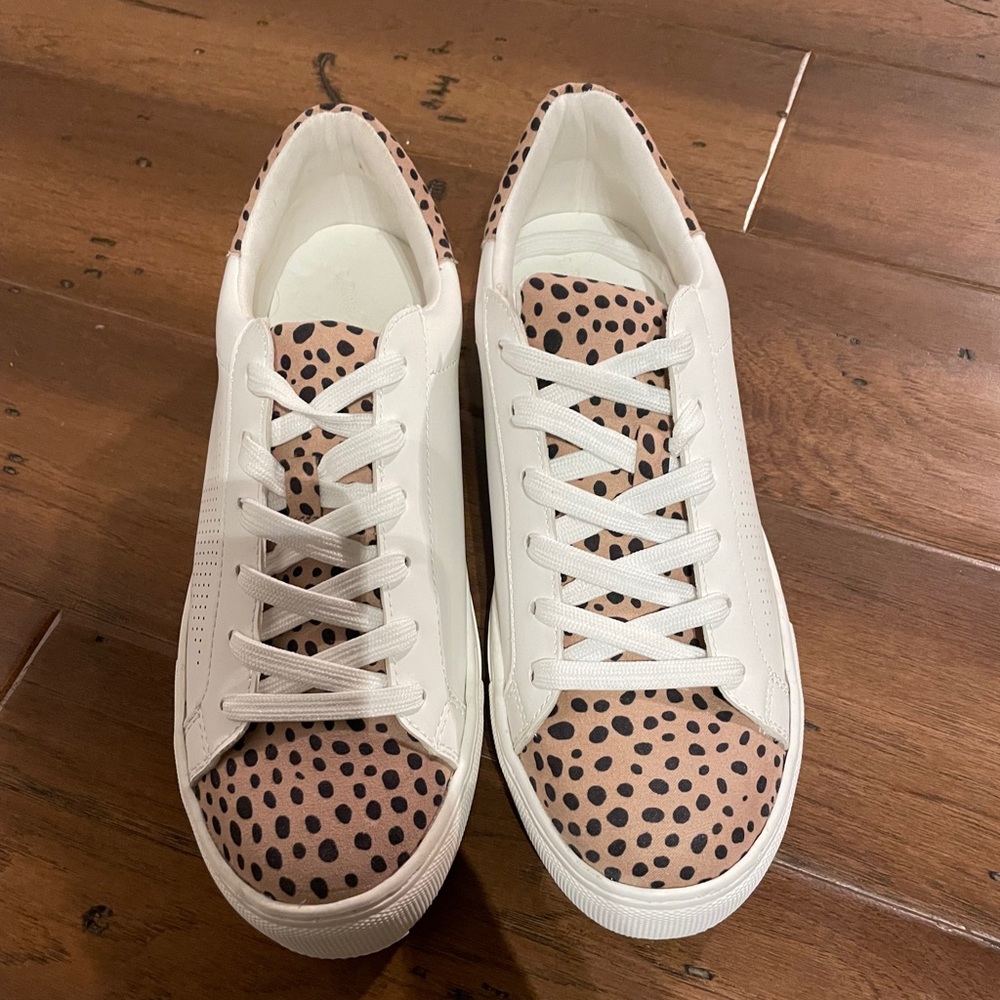 Universal Thread/Target leopard sneakers